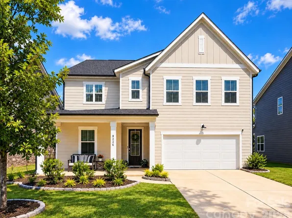 8226 Franklin Trail St, Charlotte, NC 28227