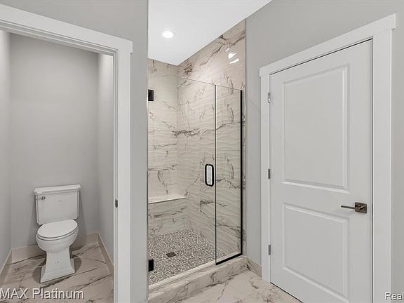 3rd image of 3517 Bay Harbor Dr