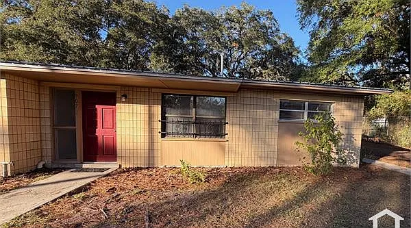 919 NW 40th Ave — Photo 1