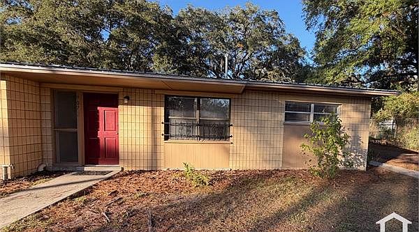 1st image of 919 NW 40th Ave