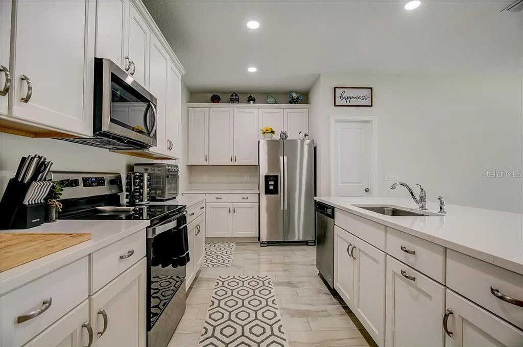 4 bed, 3.0 bath, 2141 sqft, $2,500 — Photo 4