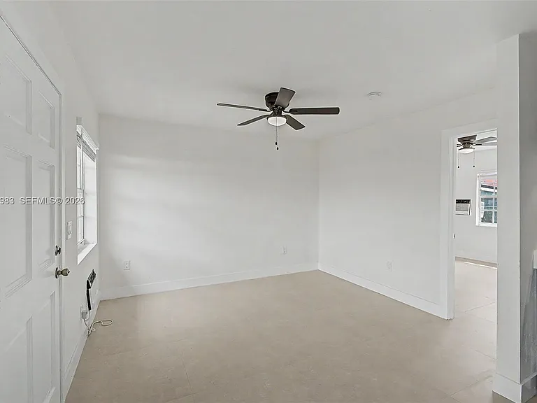 1021 SW 3rd St #4 — Photo 5
