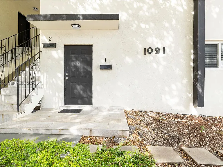 1091 SW 4th St #1 — Photo 22