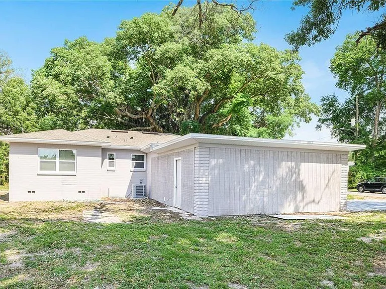 1300 Hardy Ave — Photo 6