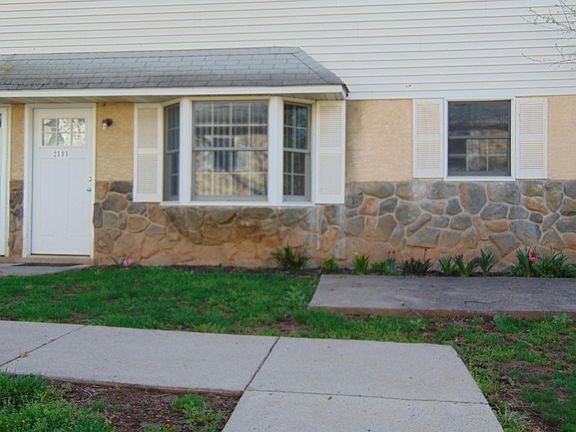 Front view, bay window