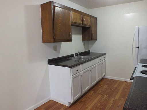 4th image of 1163 Republic Ave