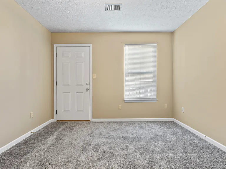Briarwood Apartments — Photo 13