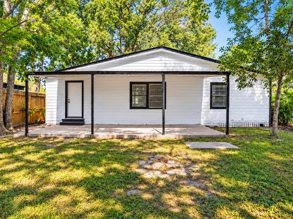 303 Cherry Creek Rd, Dayton, TX 77535