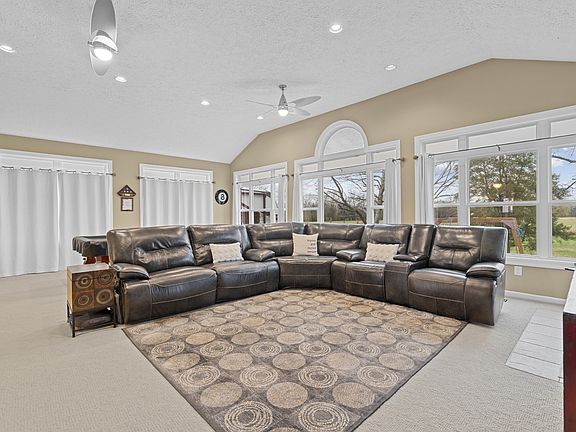 4th image of 1206 Maple Hill Rd