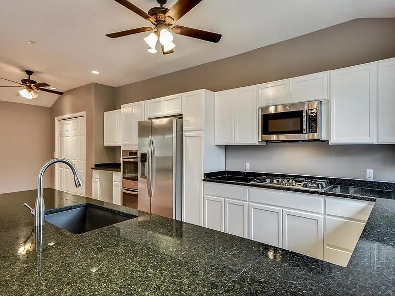406 Golden Oaks Dr — Photo 4