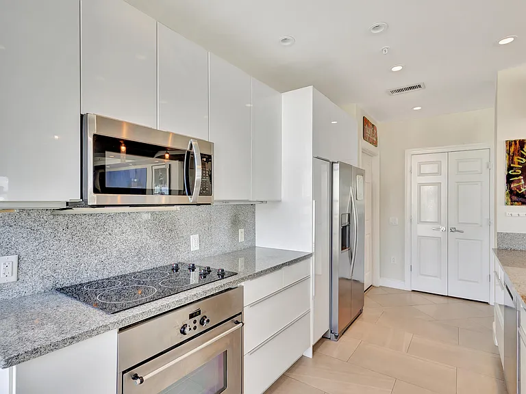 410 Evernia St #801 — Photo 11