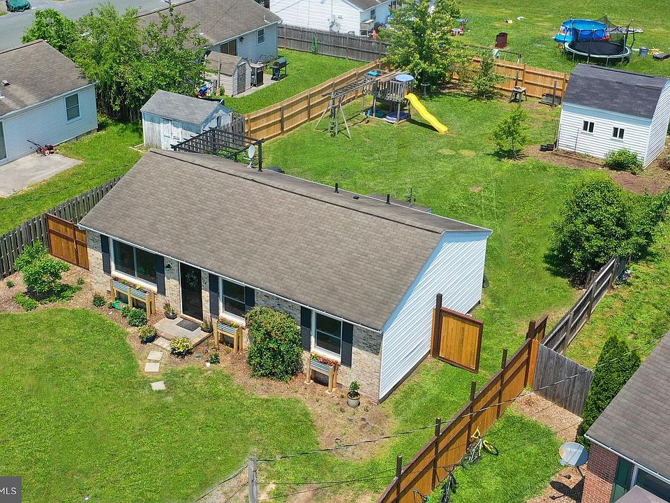 1st image of 114 Green Park Dr