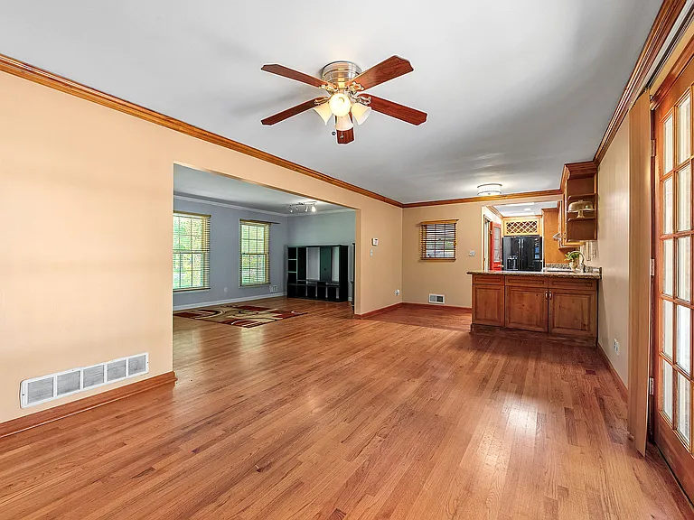 2895 Shelly Dr SW — Photo 8