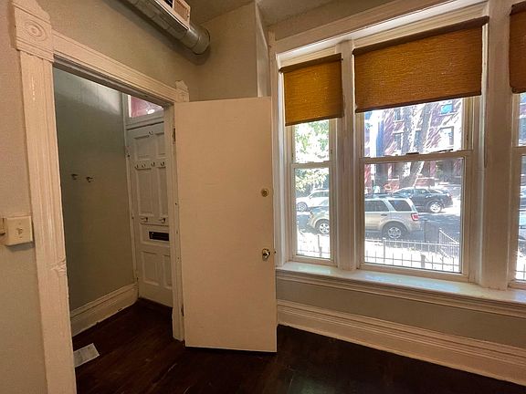 4th image of 826 N Winchester Ave #1F