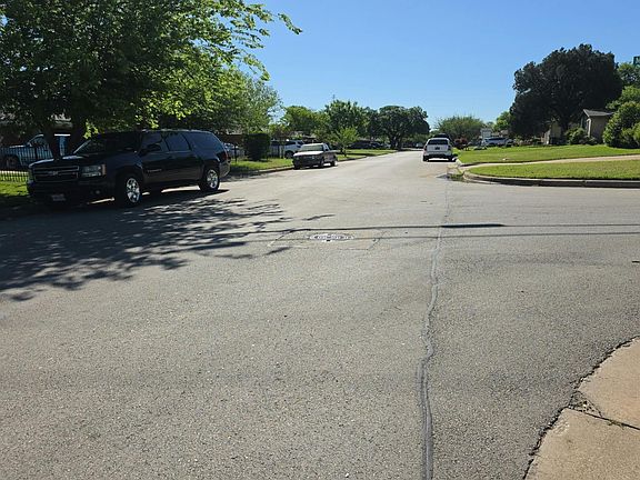 4th image of 1308 Milmo Dr