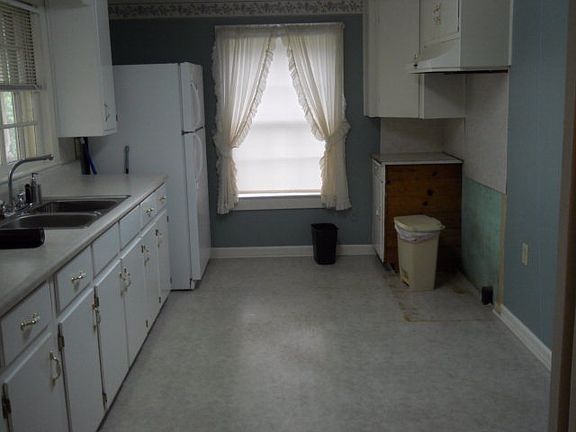 5th image of 1515 Douglas Ave