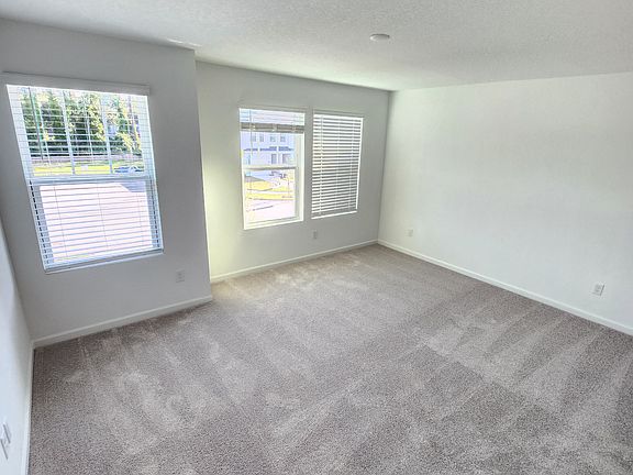 5th image of 705 Holly Lakes Dr