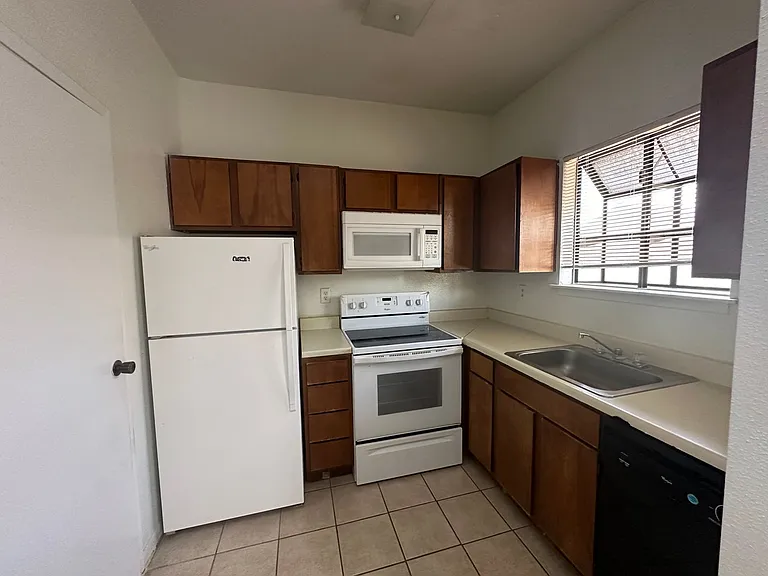 7901 Cambridge St — Photo 36