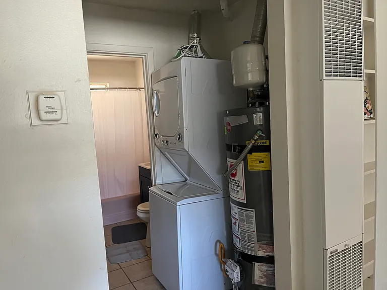 Totally Remodeled 2 Bedroom w/ Private Yard and Washer / Dryer in Unit — Photo 6