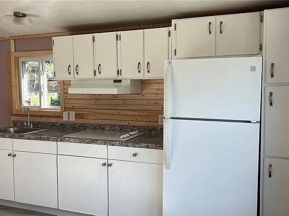 3rd image of 7851 Bartholomew Dr