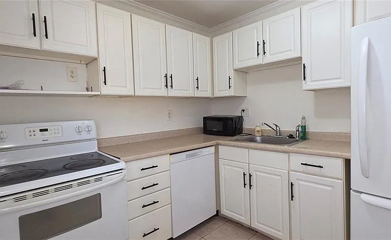 1504 Virginia Ave #105 — Photo 6