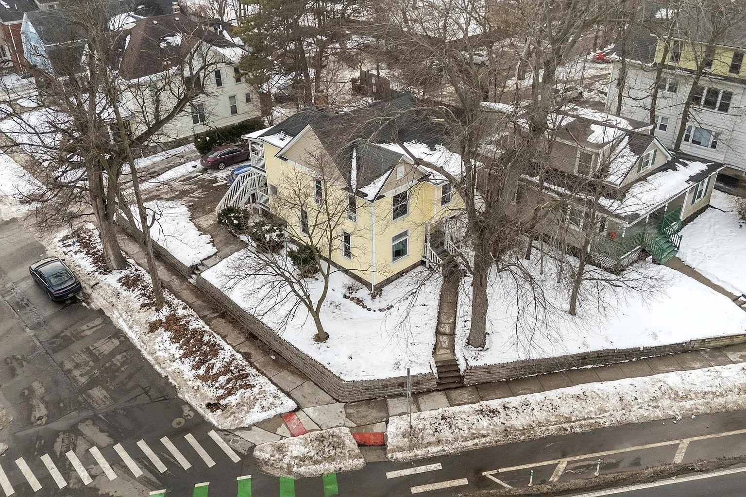 3 bed, 1350 sqft, $2,100 — Photo 4