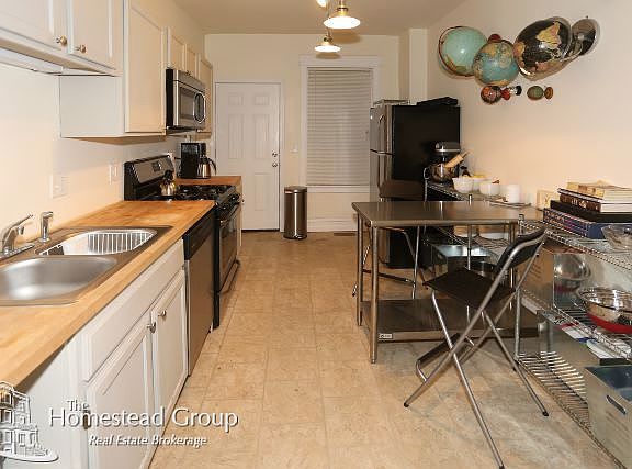 3rd image of 3520 N Lincoln Ave #001