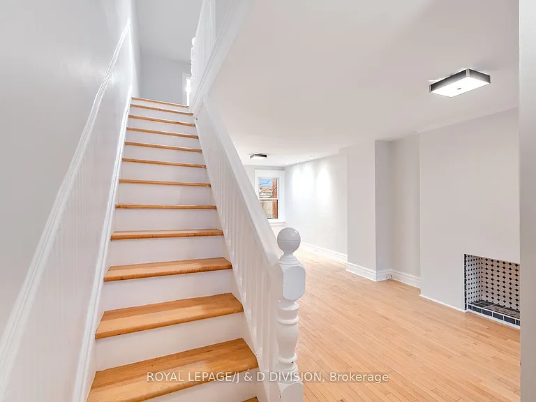 1132A Dovercourt Rd — Photo 12