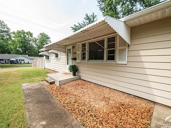 2043  Hillview Lawrence, KS listing photo #5