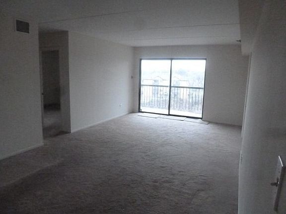 2nd image of 6000 Lake Bluff Dr Unit 602