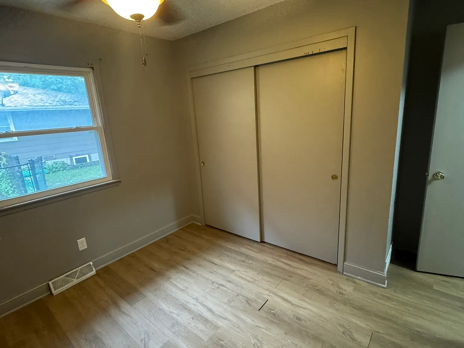 2 bed, 850 sqft, $1,200 — Photo 3