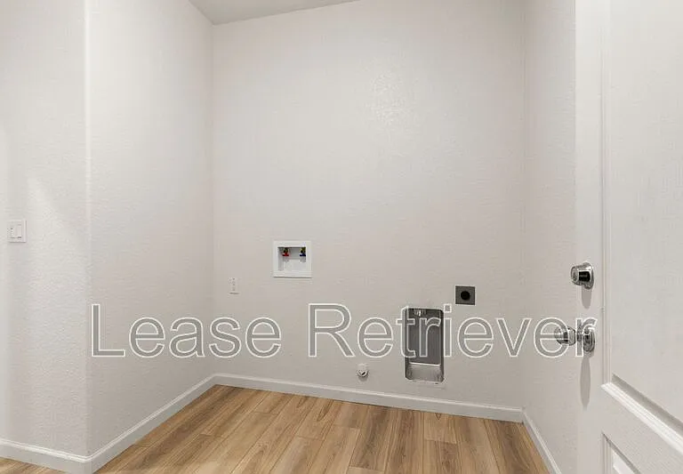 3461 Sina Ct — Photo 32
