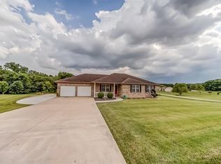 2987 Amberwood Dr, Highland, IL 62249