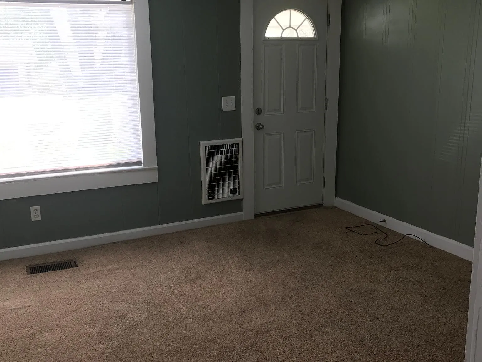 3 bed, $1,300 — Photo 2