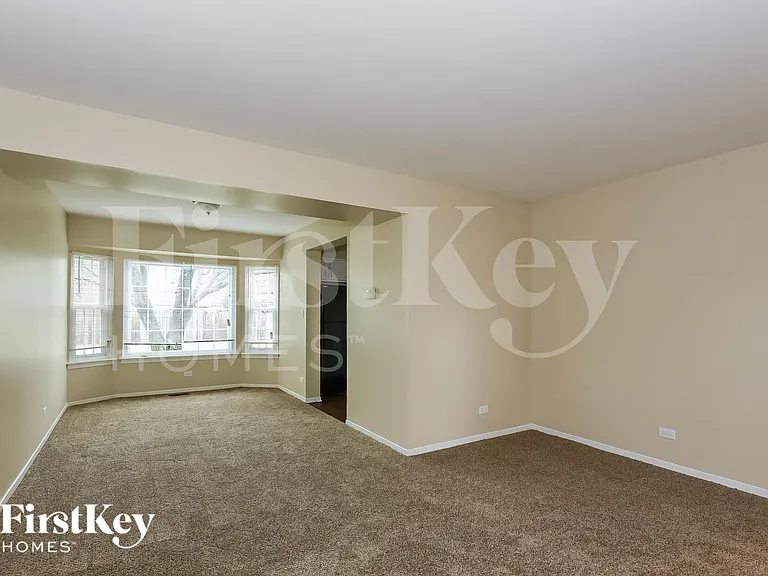 990 Chelsea Ln — Photo 4