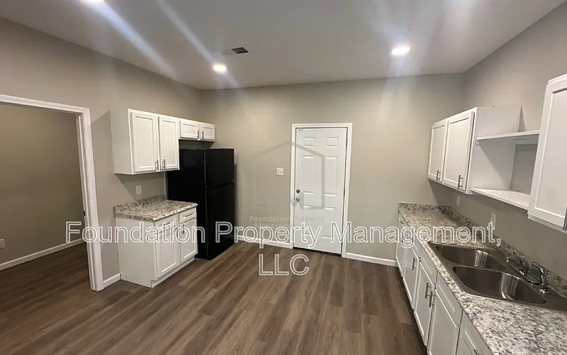 3 bed, 2.0 bath, 1000 sqft, $1,195 — Photo 4