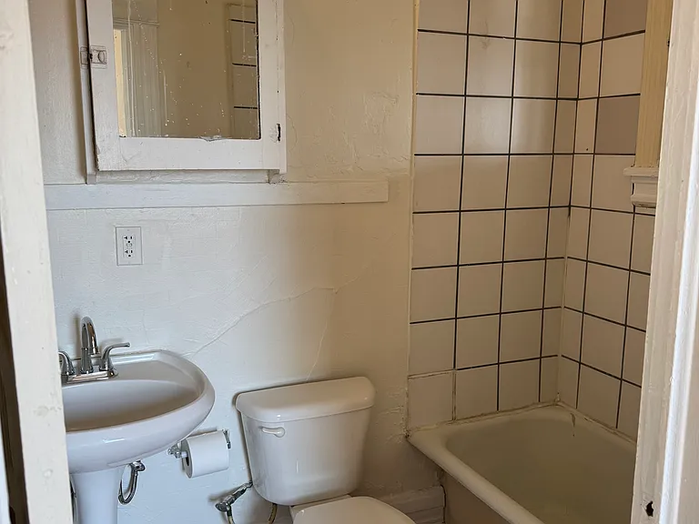 708 Central Ave SE #5 — Photo 4