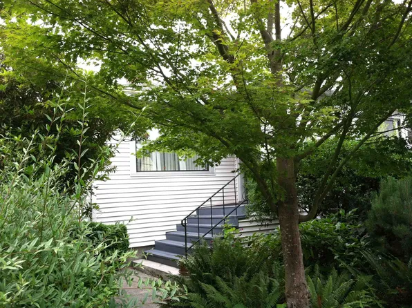 1812 NE 55th St, Seattle, WA 98105