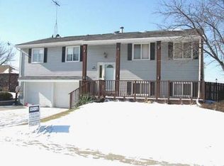 211 Shabbona Dr, Minooka, IL 60447