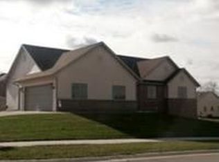 1053 Fieldstone Dr, Hartford, WI 53027