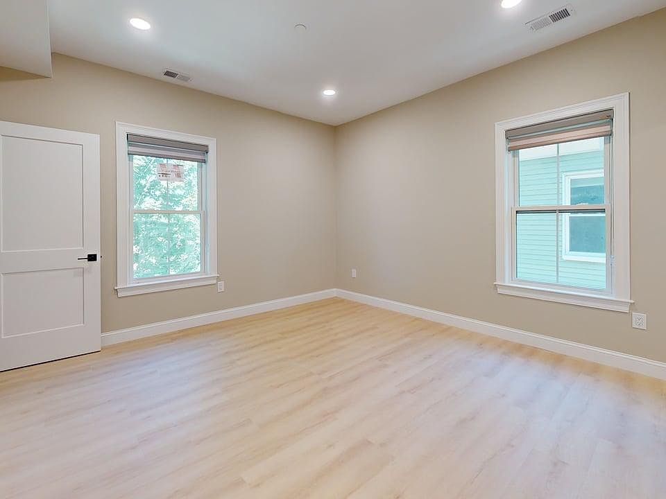 1st image of 229 Highland Ave #3