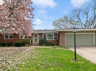 407 E Elizabeth Dr, Crown Point, IN 46307