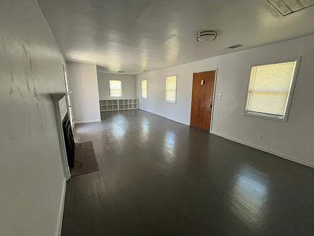 2400 Carlsbad Ave — Photo 18