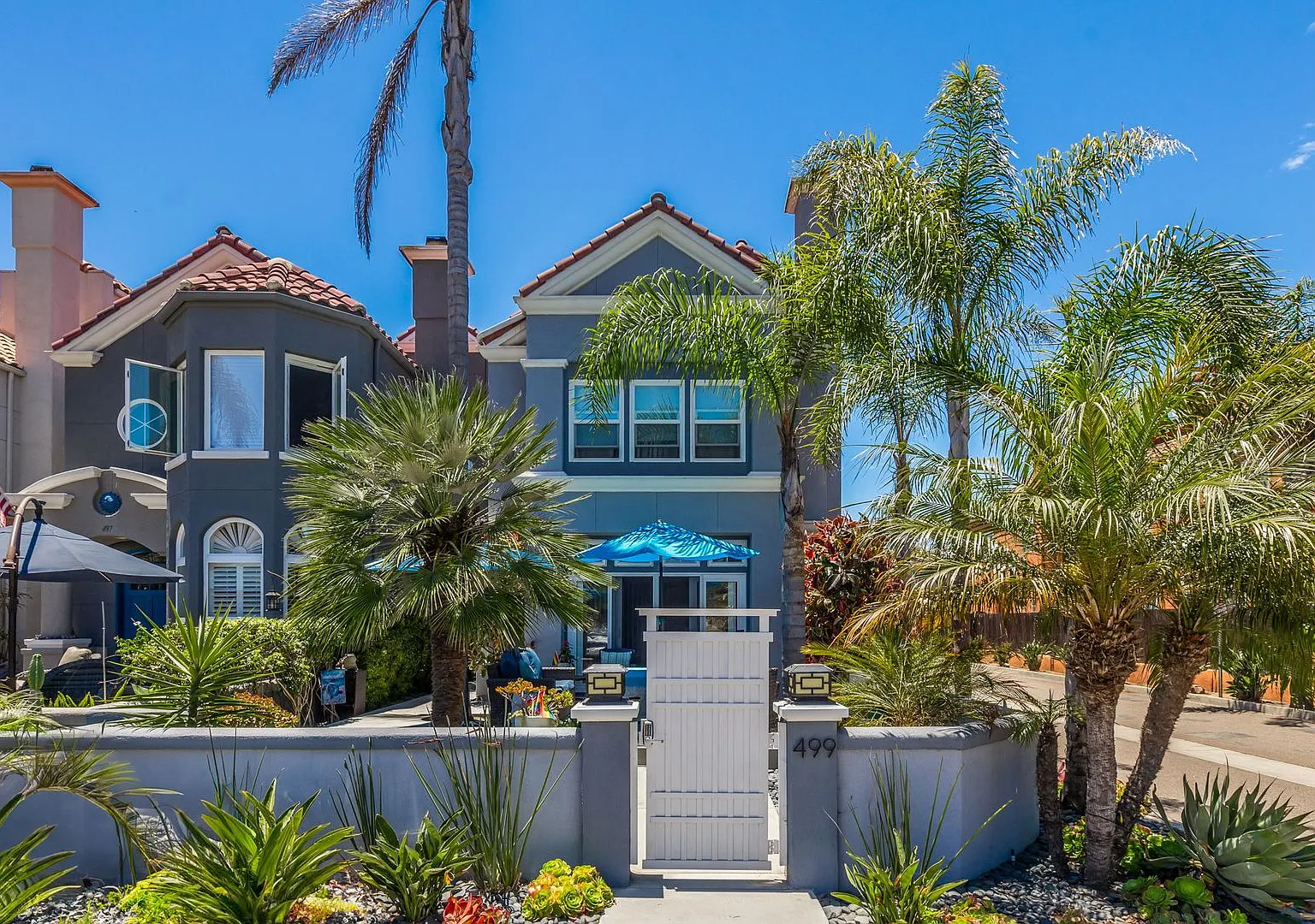 Exquisite Beachside Retreat with Ocean Views and Modern Comforts — Photo 1
