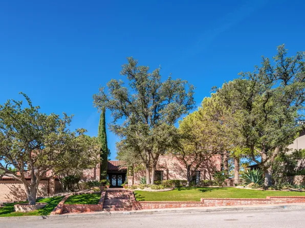1033 Singing Hills Dr, El Paso, TX 79912