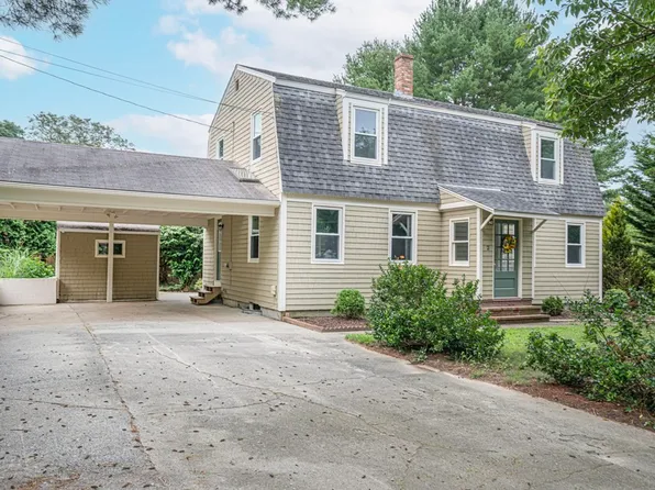 2 Delphic Pl, Dartmouth, MA 02747