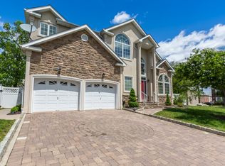 2 Lander St, Somerset, NJ 08873