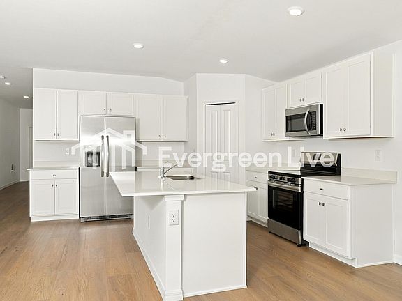 5th image of 1302 Arrow St