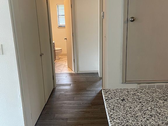 5th image of 500 SE Lee Haven Dr