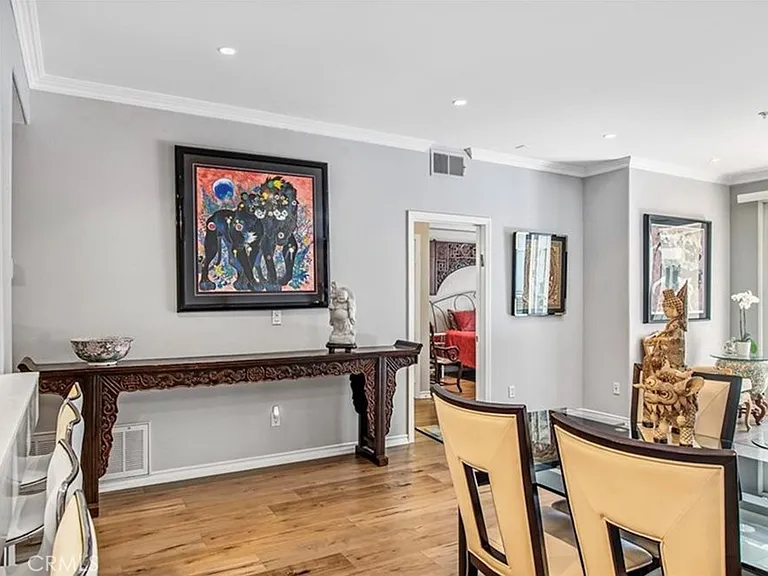 2233 Martin #201 — Photo 21